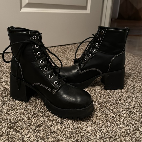 Shoes - Black combat boots with heels